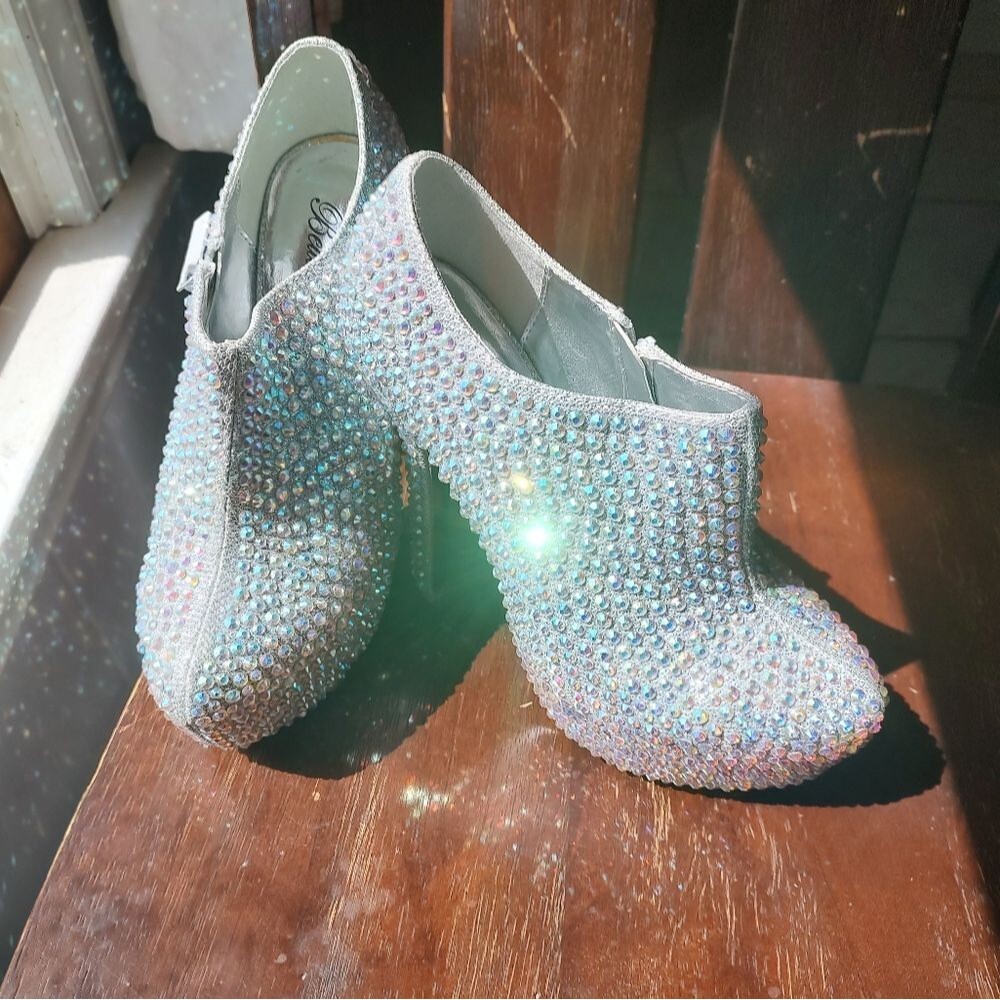 Bella Luna Silver Rhinestone platform Stilettos.  size 8.  #clubbing ❤️ 🪩 🎉